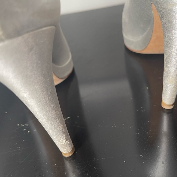 Chanel CC heels size 36 fits like 5 1/2 - Picture 6 of 6